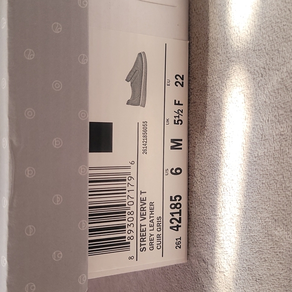 Clark's Leather Grey Toddler Slip on sneakers Sz 6 - Picture 2 of 11